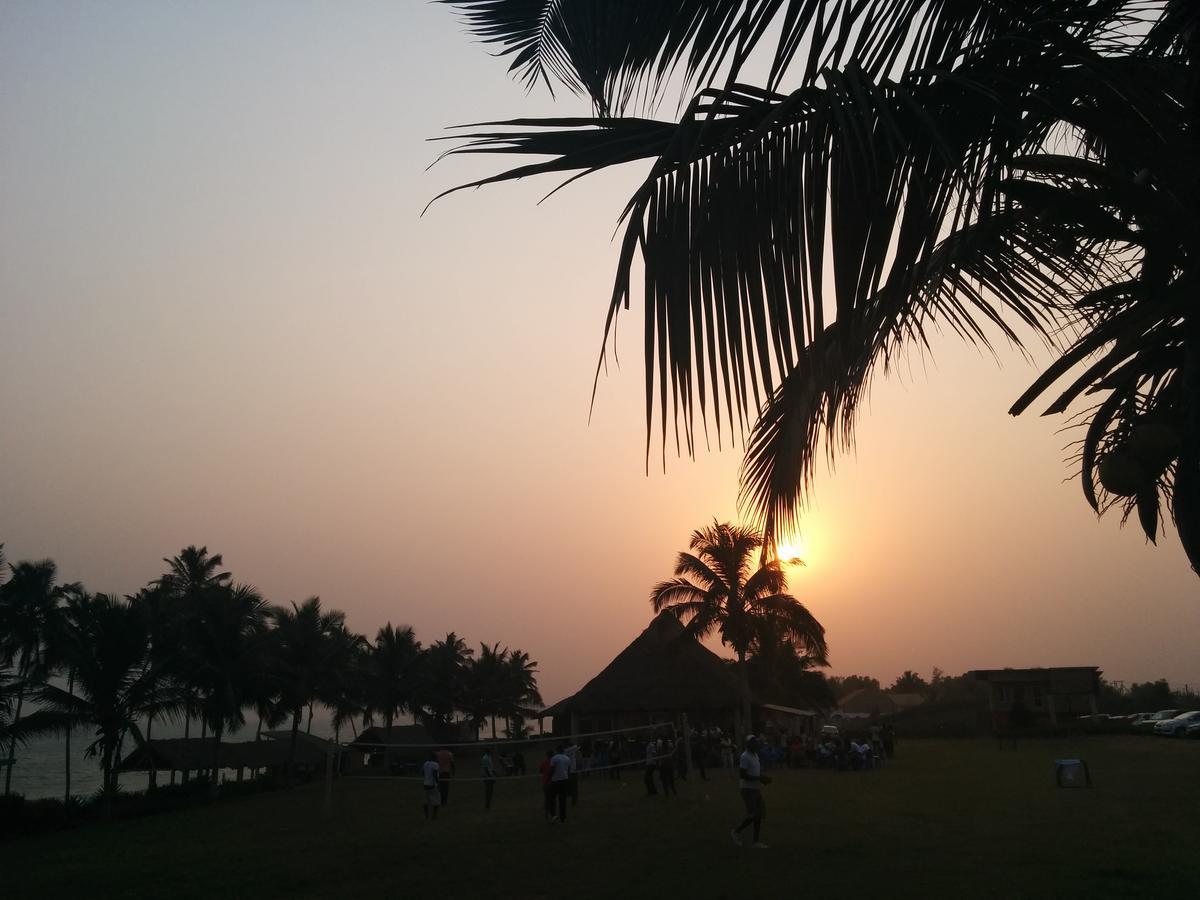 Sankofa Beach House Hotel Kokrobite ภายนอก รูปภาพ